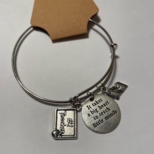 Expandable bracelet with charms